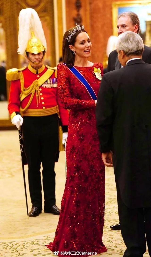 杨柳岸晓风残月，杨柳岸晓风残月的意思是什么（戴妃的祖母绿项链）