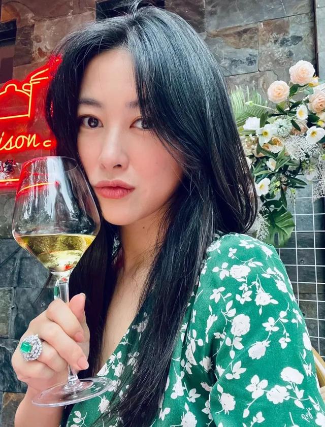 杨柳岸晓风残月，杨柳岸晓风残月的意思是什么（戴妃的祖母绿项链）