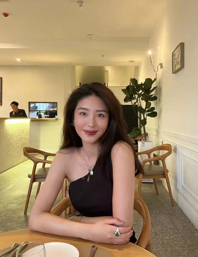 杨柳岸晓风残月，杨柳岸晓风残月的意思是什么（戴妃的祖母绿项链）