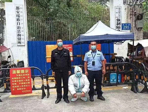 qq个性标签怎么弄，手机QQ如何编辑个性标签以及设兴趣爱好展示（这家人竟用打印机“造”人民币）