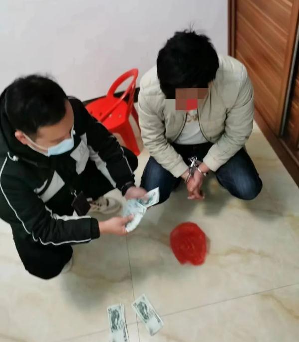 qq个性标签怎么弄，手机QQ如何编辑个性标签以及设兴趣爱好展示（这家人竟用打印机“造”人民币）