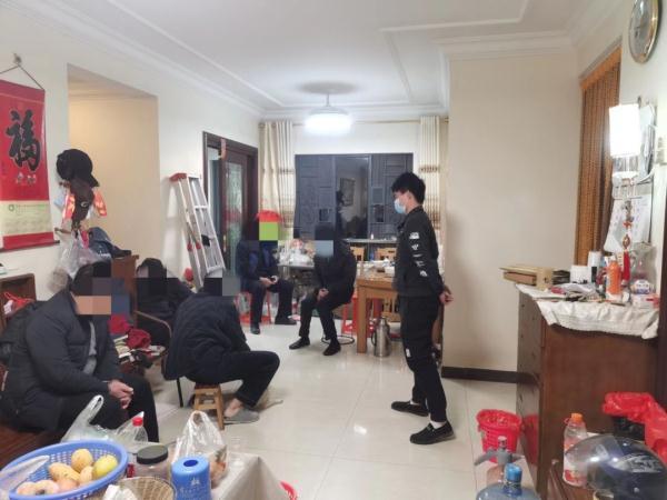qq个性标签怎么弄，手机QQ如何编辑个性标签以及设兴趣爱好展示（这家人竟用打印机“造”人民币）