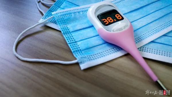 男生吸女生嘴唇是一种什么表现，接吻喜欢吸嘴唇代表什么（“阳康”了还不停咳嗽）