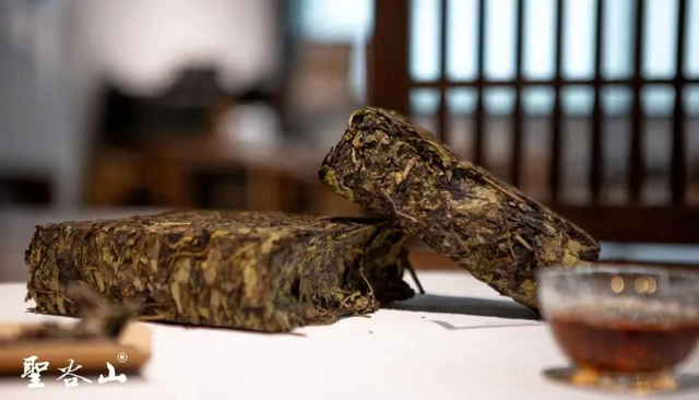 金花指什么生肖，十二生肖里谁是金花（圣谷山金花白茶兔年生肖茶砖）