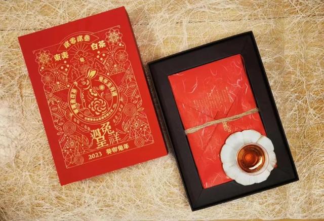 金花指什么生肖，十二生肖里谁是金花（圣谷山金花白茶兔年生肖茶砖）