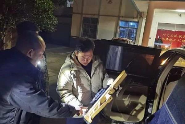 用什么工具抓竹鸡最好，竹鸡诱捕器声音下载（杭州三男子用气枪猎竹鸡、野兔打牙祭）
