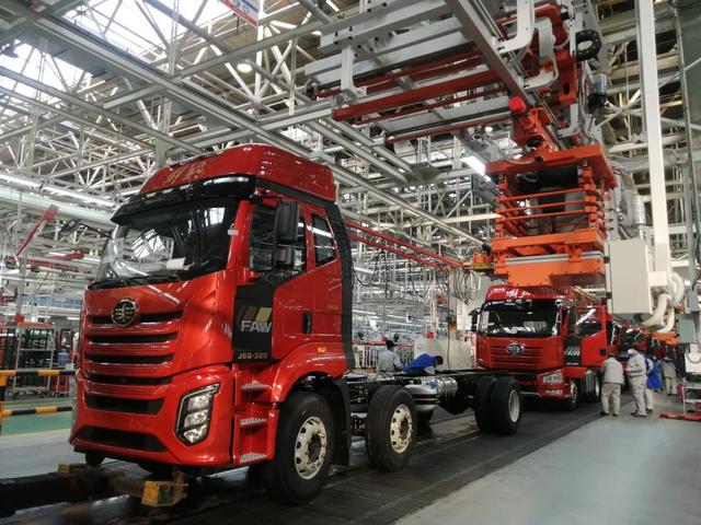 十几度的天气穿什么衣服，10度到20度左右穿什么衣服合适（寒天施工忙——长春加快汽车产业发展观察）