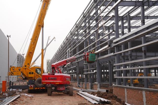 十几度的天气穿什么衣服，10度到20度左右穿什么衣服合适（寒天施工忙——长春加快汽车产业发展观察）