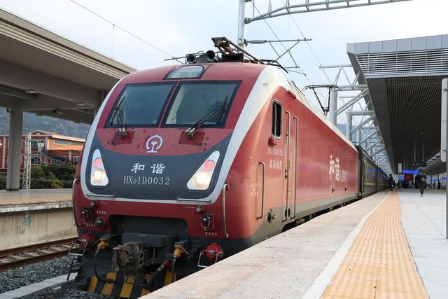 兴泉高铁经过哪些县市，兴泉铁路的各站点（途经14个革命老区县的兴泉铁路“开跑”）