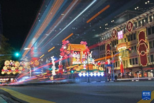 新加坡牛车水举行农历新年庆祝活动亮灯仪式