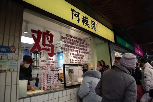 上海最受欢迎的美食，酒酿糟鸡、羌饼、爆鱼……吃着吃着爷叔“金句”频出