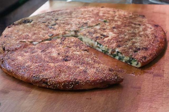 上海最受欢迎的美食，酒酿糟鸡、羌饼、爆鱼……吃着吃着爷叔“金句”频出