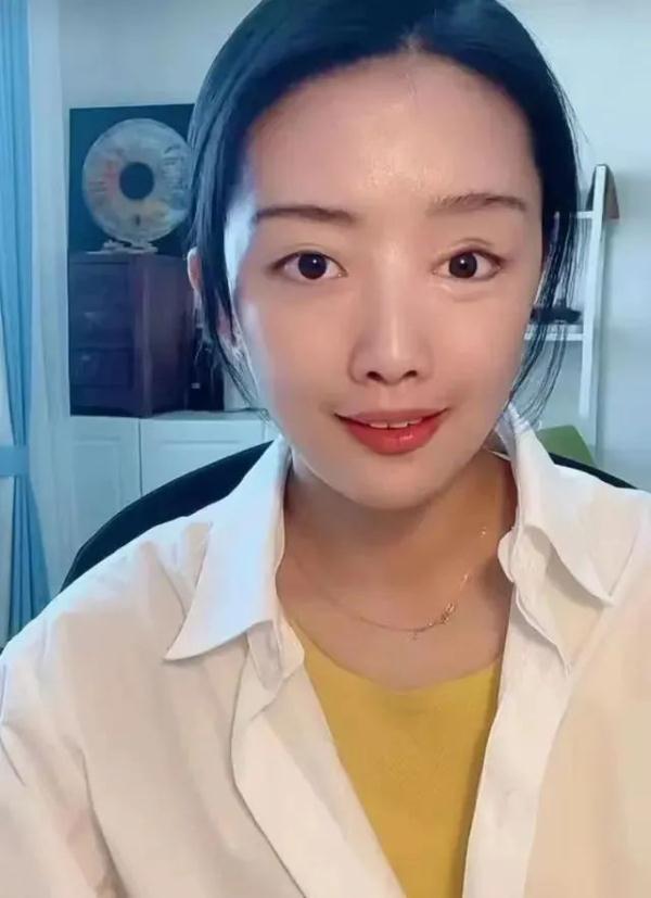 女人眼睛漂亮很重要，女人最漂亮的眼睛是什么眼睛（这“90后”姑娘火了）