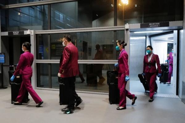 无成人陪伴儿童机票怎么购买，无成人陪伴儿童可以使用成人机票吗（首批入境旅客，顺利通关！）