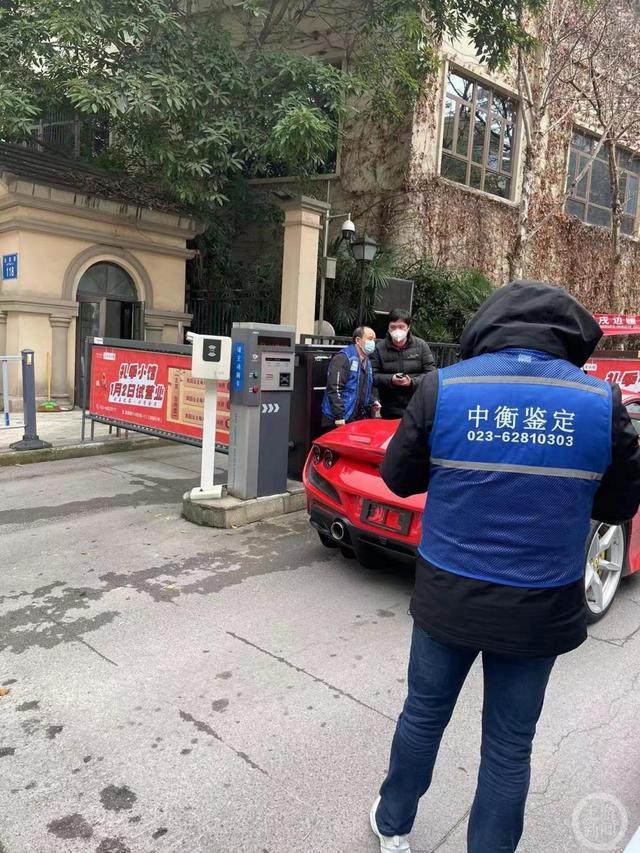 折损费怎么算，新车撞了对方全责折损费怎么算（小区道闸电箱突然落下砸中法拉利）