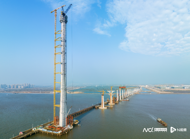 混凝土抗裂纤维，纤维混凝土的应用（黄茅海跨海通道项目首个主塔封顶）