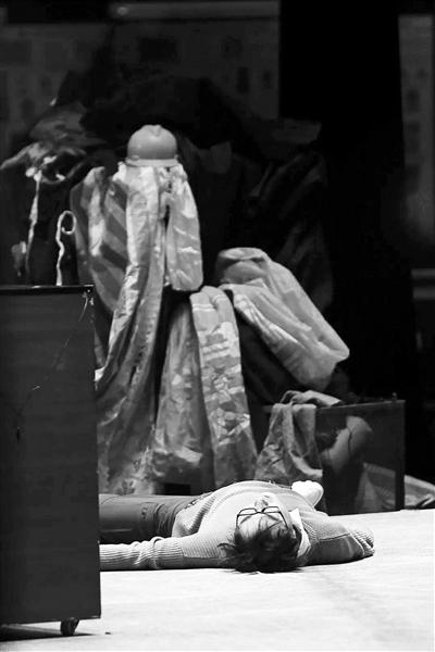 走的人多了也便成了路，本没有路走的人多了也便成了路的意思是什么（回不去的“故乡”）