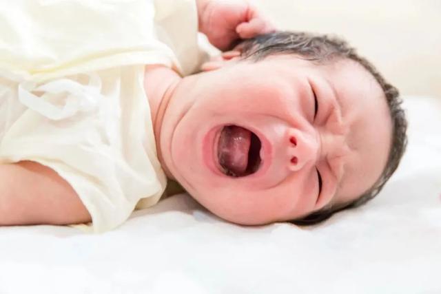 0-6个月宝宝哄睡技巧，婴儿入睡困难最好的治疗方法（0-6岁孩子的自理能力训练计划表-从小培养）