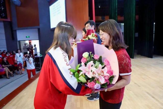 尊敬老师的故事，邢秀清：青春作伴