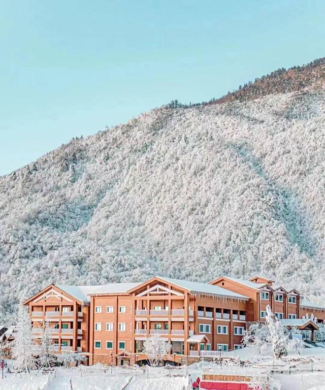 冬天去西岭雪山怎么玩，成都西岭雪山邀您耍雪过新年