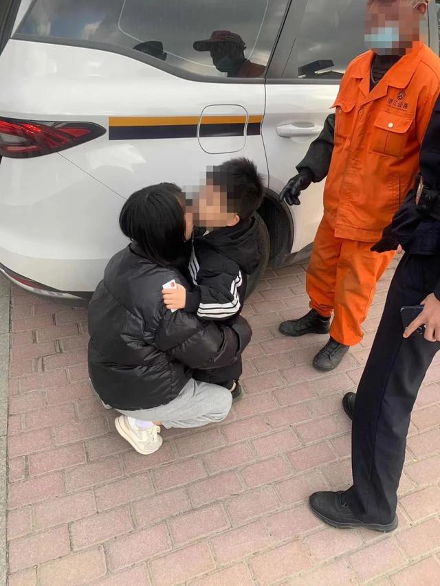 经常梦到同一个人，经常梦见同一人意味着什么（一连三通报警电话）