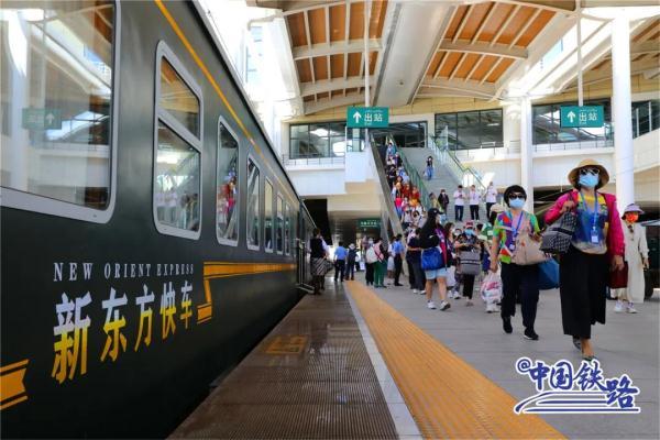 红六账号交易平台，怎么样做自媒体赚钱（是的，还能唱K淋浴）