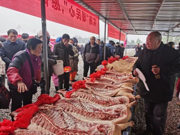 梦见把钱给别人了是什么意思，梦见把钱给别人是什么意思（又是“别人家的村子”……）