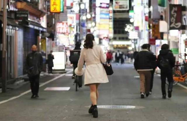 什么工作晚上上班，适合晚上做的兼职工作（东京24岁女公务员在8家风俗店兼职）