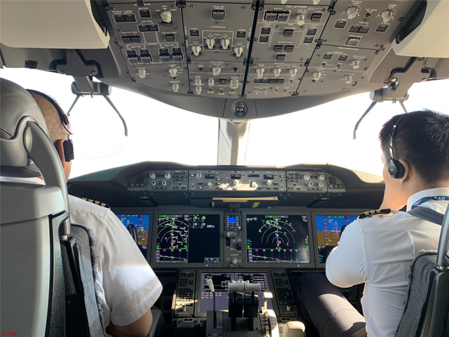 广州到北京机票，广州到北京特价机票（这架飞往广州的航班紧急备降）