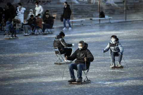 冰尜是什么，怎么抽，冰尜怎么抽视频（“打雪仗”升级了）