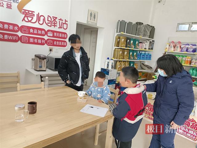 少年儿童新闻简短报道，少年儿童新闻简短报道标题（2岁男童“淡定”步行1公里走失）