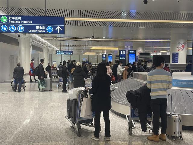 白酒可以带上飞机吗，坐飞机可以带白酒吗（酒水饮料托运不得超过5升）