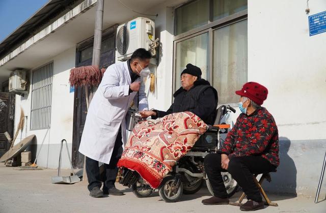 两会惠民政策有哪些，刚刚开完的两会有什么新的惠民政策（地方两会观察丨提升基层医疗服务、织密医疗保障网——从地方两会看医疗惠民举措）