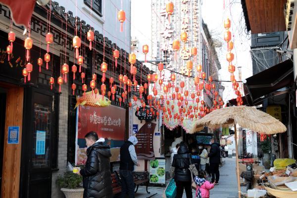 鳗鱼多少钱一斤，电鳗一条多少钱（光鳗鲞我就卖出了几千条……”上海“最后的渔村”里）