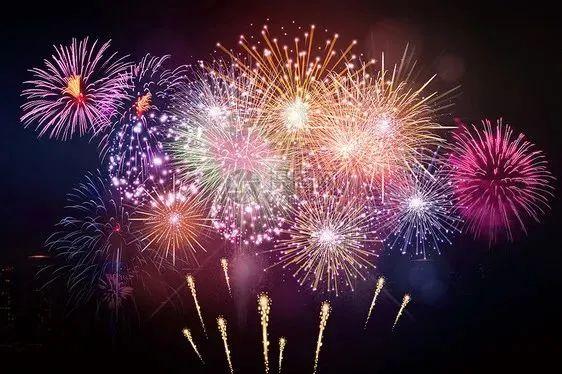 小孩过年玩的烟花种类，小孩过年玩的烟花种类有哪些（浙江多地举行烟花秀）