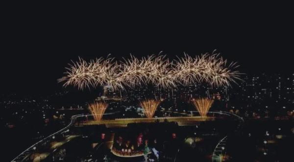 小孩过年玩的烟花种类，小孩过年玩的烟花种类有哪些（浙江多地举行烟花秀）