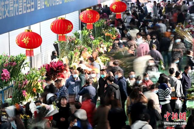 邂逅是什么意思，不期而遇的邂逅是什么意思（这个春节，邂逅一束鲜花的浪漫）