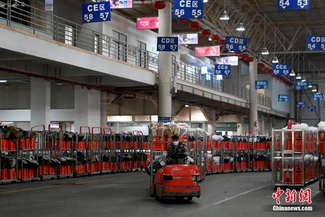 邂逅是什么意思，不期而遇的邂逅是什么意思（这个春节，邂逅一束鲜花的浪漫）