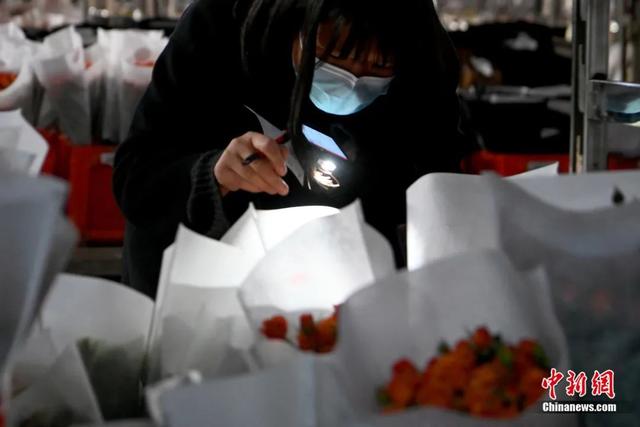 邂逅是什么意思，不期而遇的邂逅是什么意思（这个春节，邂逅一束鲜花的浪漫）