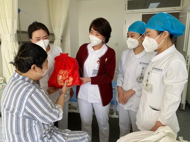 适合医护人员的小礼物，送给护士节的礼物（“患者健康就是最好的礼物”）