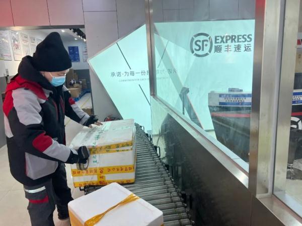 快递公司什么时候上班，快递公司几点上班（快递小哥除夕早上5点半就开工）