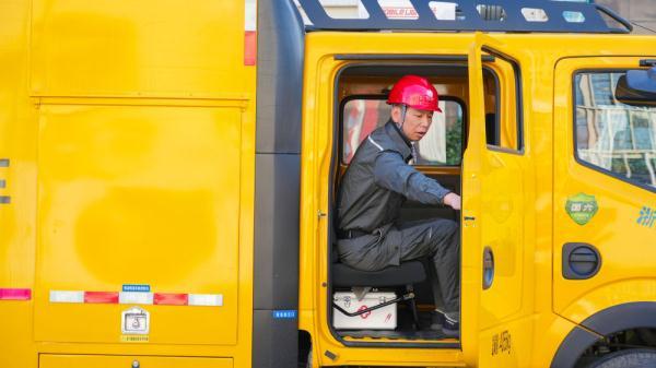 一旦和一但的意思，男人吊着一个女人是什么意思（用奋斗画出新春“敬业福”）