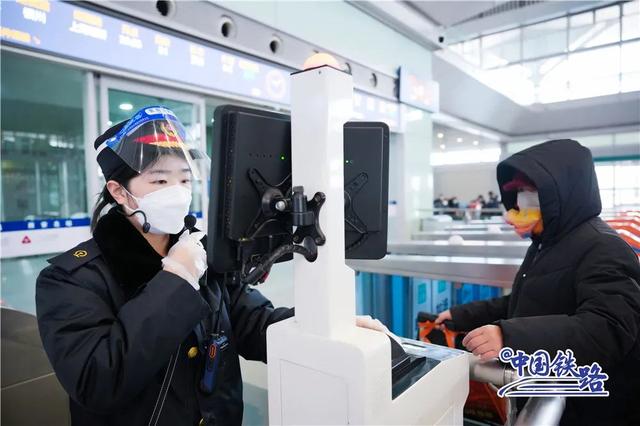 我们俩歌词，我们俩歌词简谱（中国编号最大站台的春运时刻）