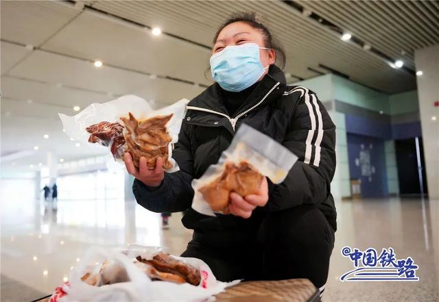 我们俩歌词，我们俩歌词简谱（中国编号最大站台的春运时刻）