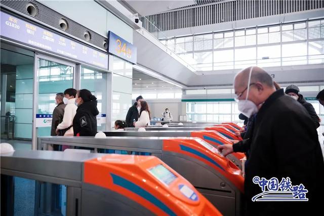 我们俩歌词，我们俩歌词简谱（中国编号最大站台的春运时刻）