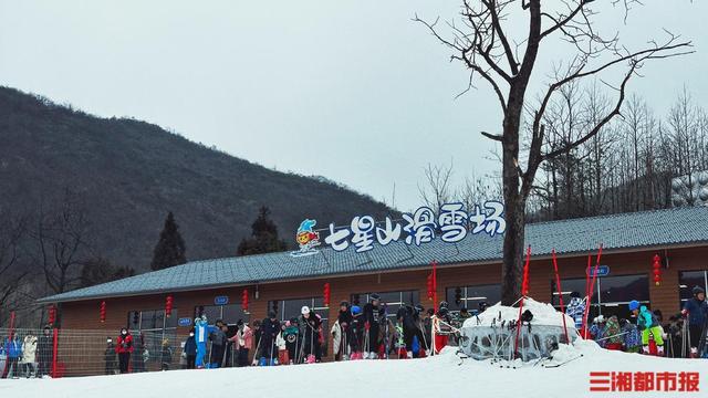 冬天张家界好玩吗，张家界冬季旅游攻略3天（张家界久违“长龙”盛况再现）