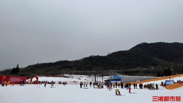 冬天张家界好玩吗，张家界冬季旅游攻略3天（张家界久违“长龙”盛况再现）