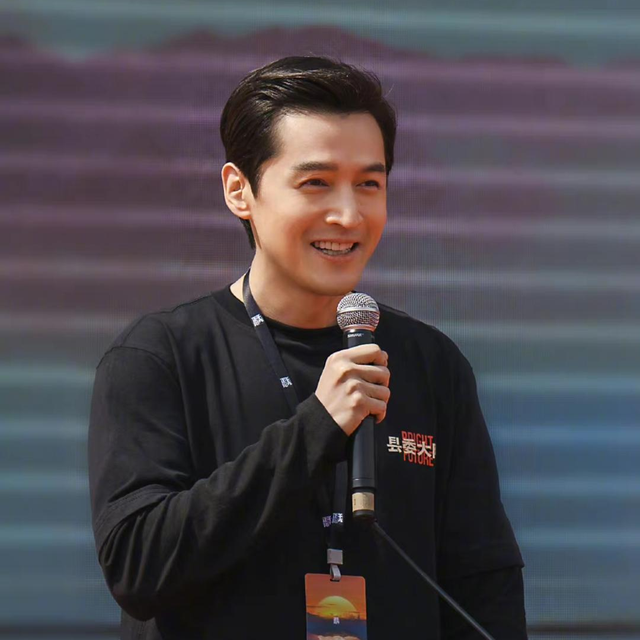 袁弘胡歌最近，唐嫣、袁弘恭喜胡歌