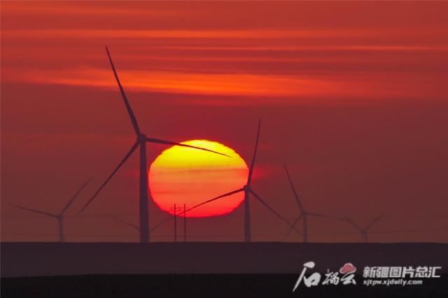 新疆三山夹两盆，新疆地区的“三山夹两盆”（小石榴说科普丨风力发电可能不是你想象的那样）