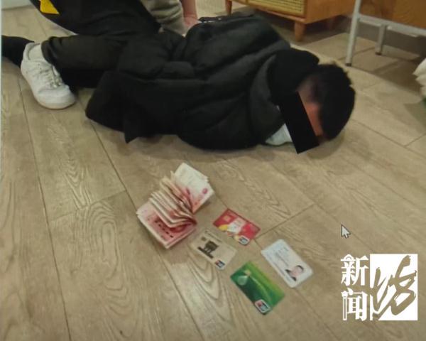 微信200人群怎么升级500人，如何将200人的QQ群升级为500人的群（4名男子辗转上海50多个银行网点取现200余万元）